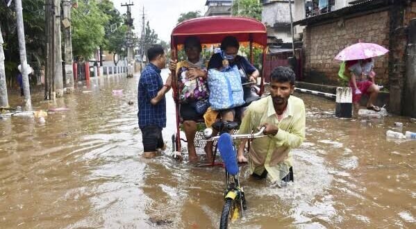 30 Killed, dozens were moved in Indian flash floods