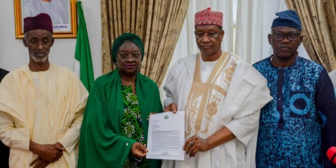 The deputy governor of Ogun guides the delegation to commiserate with the government of Kano for the death of athletes, others, gives donations