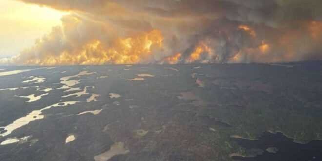 The winds push the smoke from Canadian fires to the south in the United States …