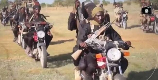Bandits Ambush Security Team, kill 2 soldiers, 2 others, far train weapons, uniforms in the highlands