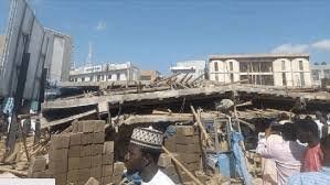 Four killed, 7 injured in the collapse of the canoe building