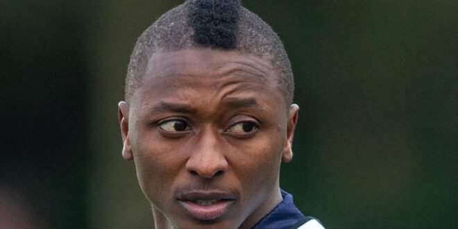 Sadiq Umar awaits in Valencia to improve the offer