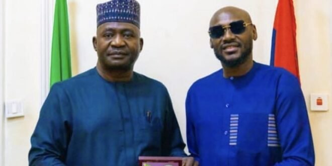 2Baba meets the Minister of Defense to promote music as a tool against youth violence