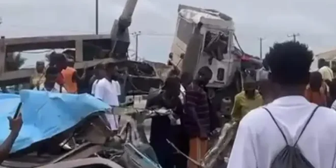 4 dead, 4 injured in collision between trucks and minibuses on the Lekki-Epe highway