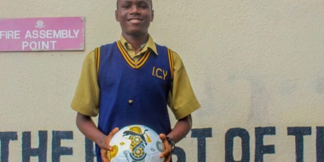 CAF promotes the development of youth football with a donation to the Lagos school