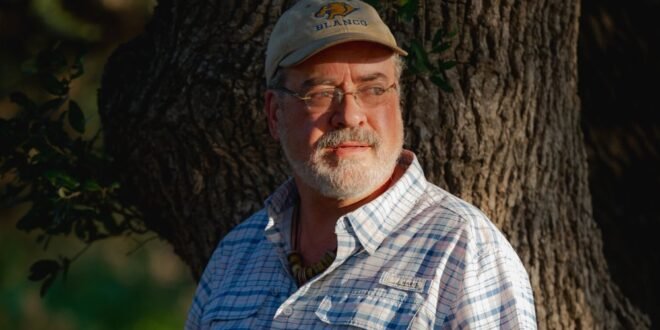 ‘Get rid of the terrorists hiding in Aso Villa’, former US mayor, Mike Arnold, charged the Nigerian military