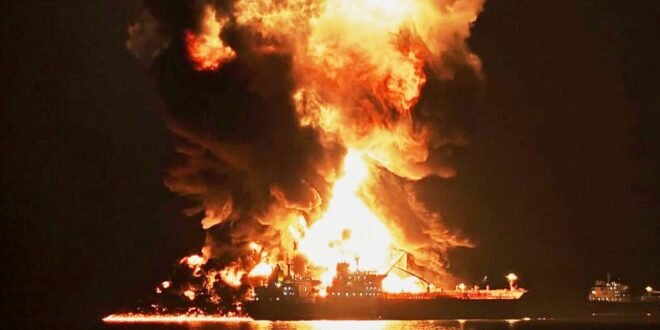 Midget Submarines and Kamikaze Drone Ships – How Iran Can Block the Strait of Hormuz | World News