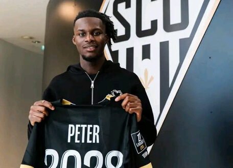 Prosper Peter signs a new contract with Ligue 1