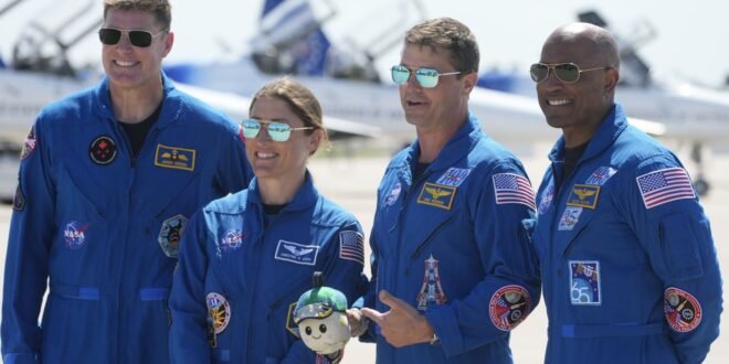 Quarantined astronauts take part in a Q&A with days left until NASA’s Artemis II moon mission | Science, Climate & Technology News