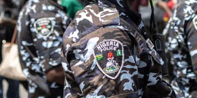 The police alerted the men to the bench of the Anambra king