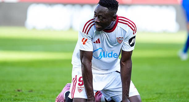 Seville in crisis! Fans confront players after last defeat