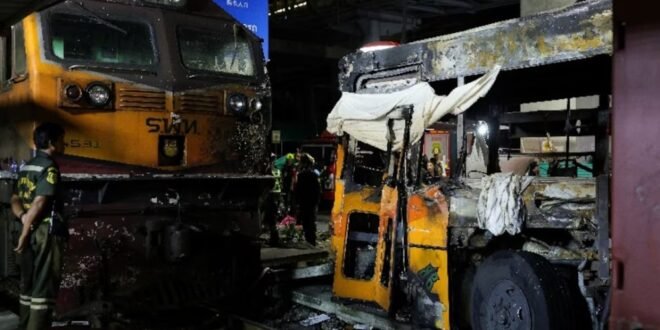 8 people died, many injured when train collided with bus in Thailand