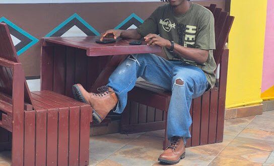 NWAEZE DCOMRADEKING – AKACHUKWU LIVE ON STAGE 1 (Live)