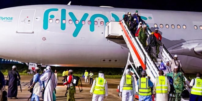 Ogun welcomes the 345 returning Hajj pilgrims as the flight lands at Gateway International Airport