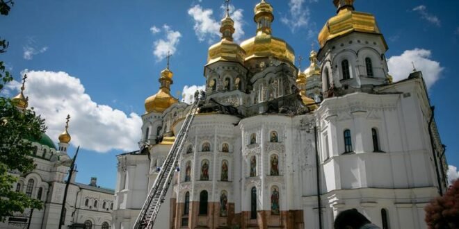 Ukraine: Latest Russian attacks kill civilians, damage cultural buildings