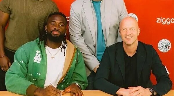 Ajax introduced Arokodare from Nigeria after passing a medical test