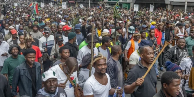 More than 160,000 migrants are leaving South Africa as anti-foreigner violence escalates