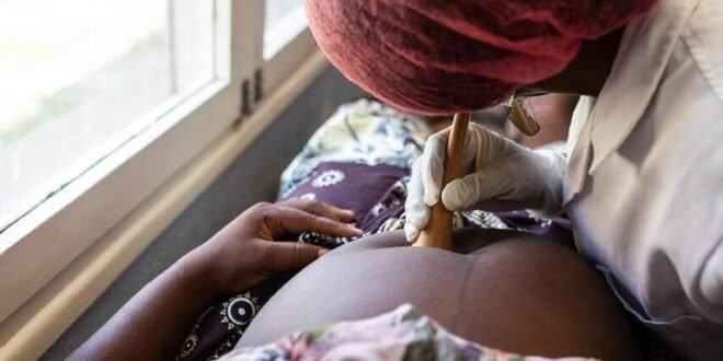 Restoring dignity: Senegalese surgeon and Burundian foundation win reproductive health award