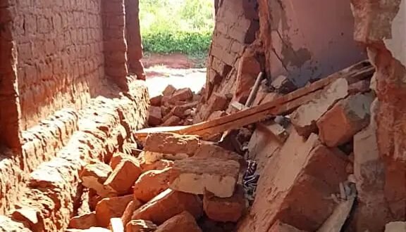 Nasarawa: 1 dead, 3 injured as old building collapses on family