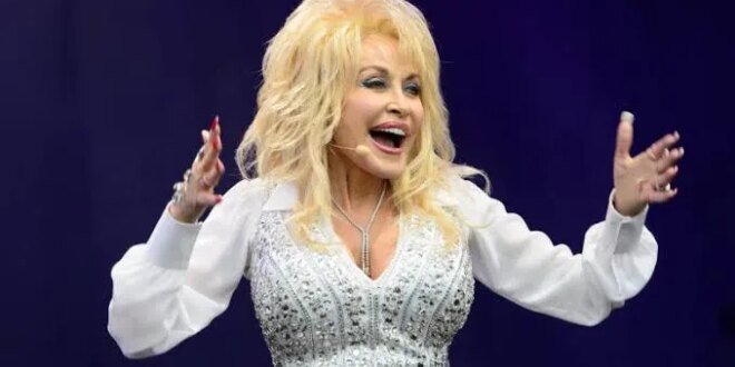 Trump lowered the US flag for a week to mourn country music icon Dolly Parton