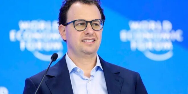 Anthropic CEO Dario Amodei says the AI ​​industry needs to give safety measures time to catch up – National