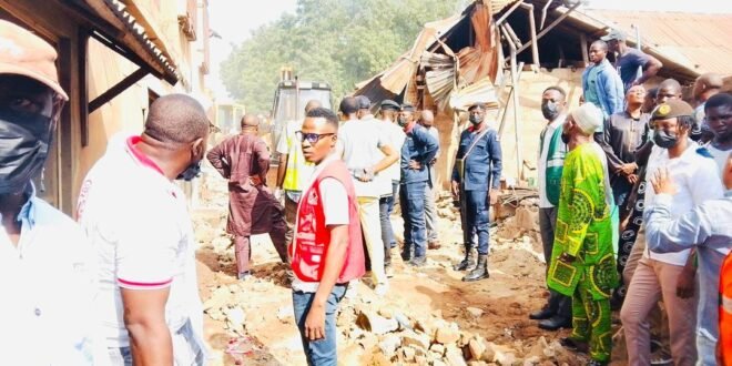 Breaking: 4 escape, 8 trapped as 3-storey building collapses in Kwara