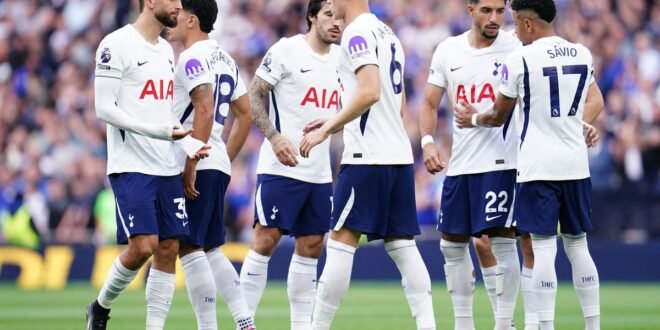 Fans boo Tottenham after the Everton Premier League draw