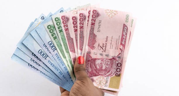 Naira faces new pressure due to strong dollar and fuel costs