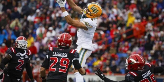 The Elks won their third straight, beating the Stampeders 38-28