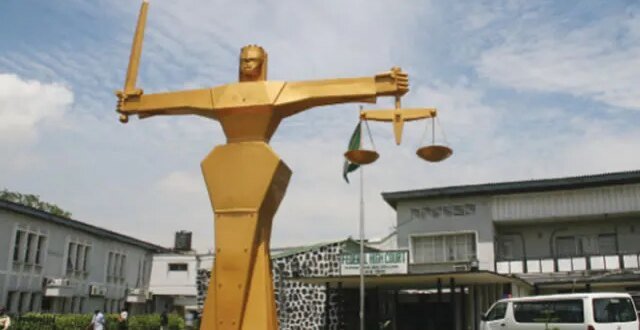 The court ordered the confiscation of 431 cellphones confiscated from Chinese fraudsters