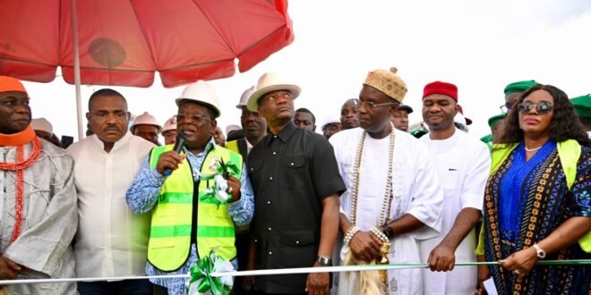 FG recovers the Benin-Asaba road returning to the Ministry of Works, reopens the first bridge over the Niger