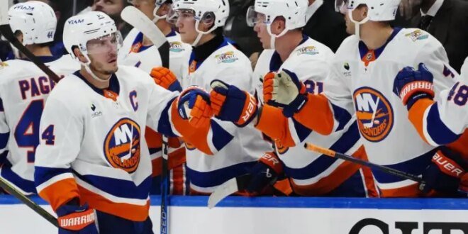 Horvat led the Islanders past the Maple Leafs 4-1