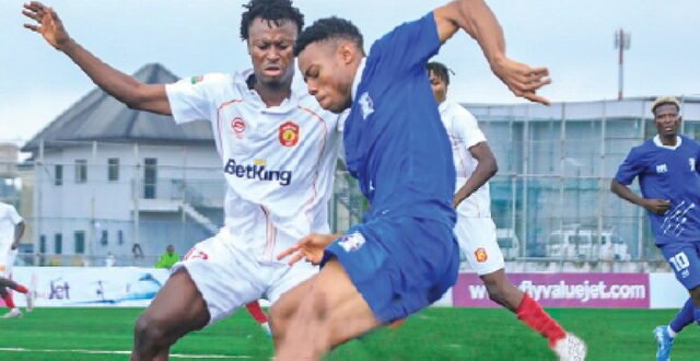 Ikorodu Town Fights Back to Hold Shooting Stars in South West Derby 2-2