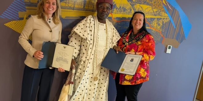 Imobi Monarch receives the cultural ambassador to Canada award and receives the royal honor from the mayor