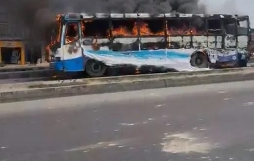 The crowd attacked the BRT driver, set the bus on fire because it hit a motorcyclist and killed him