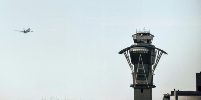 Why do planes keep turning before landing? The UN has a plan to fix this